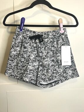 NWT Athleta Women’s Size XXS Black & White Speckled Farallon Athletic Shorts